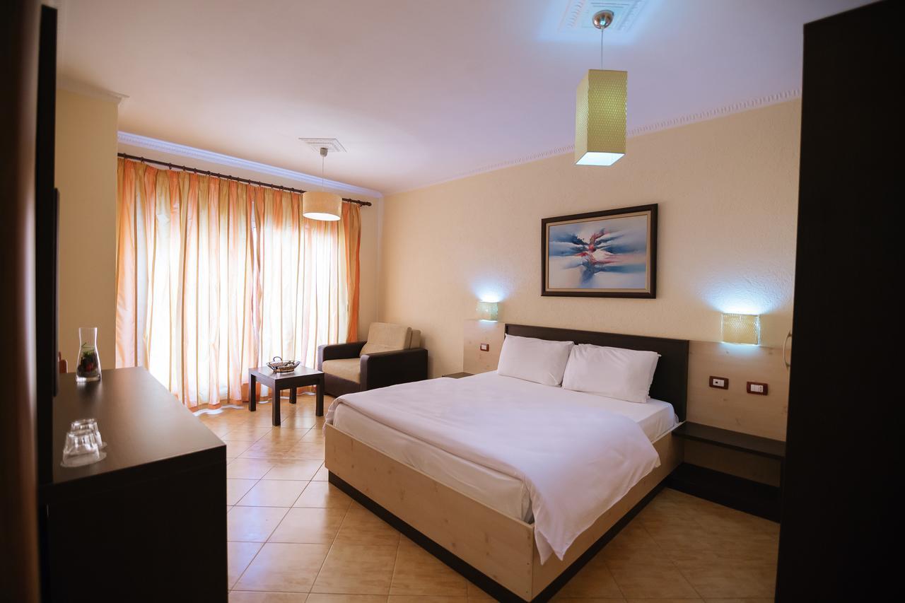 Hotel Ibiza Golem (Tirana) Exterior foto